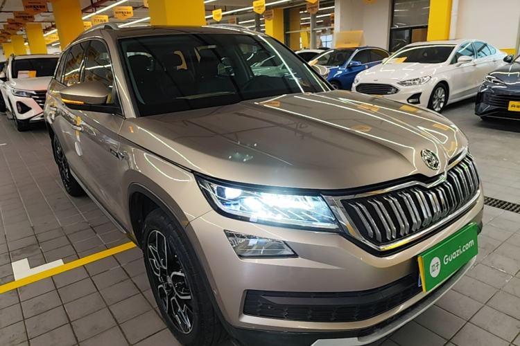 Used Skoda Kodiaq 2019 Facelifted TSI330 7-Seater Two-Wheel-Drive Luxury Enjoyment Edition China VI Standard Front Right 45 Deg