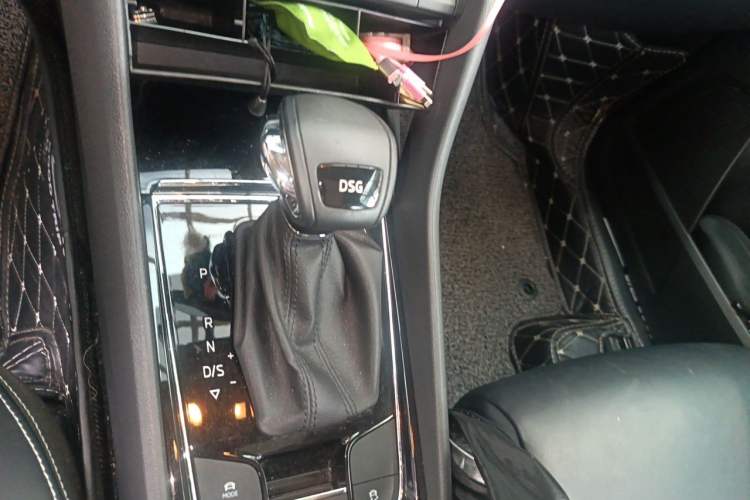 Used Skoda Kodiaq 2019 Facelifted TSI330 5-Seater Two-Wheel-Drive Luxury Enjoyment Edition China VI Standard Gear Lever