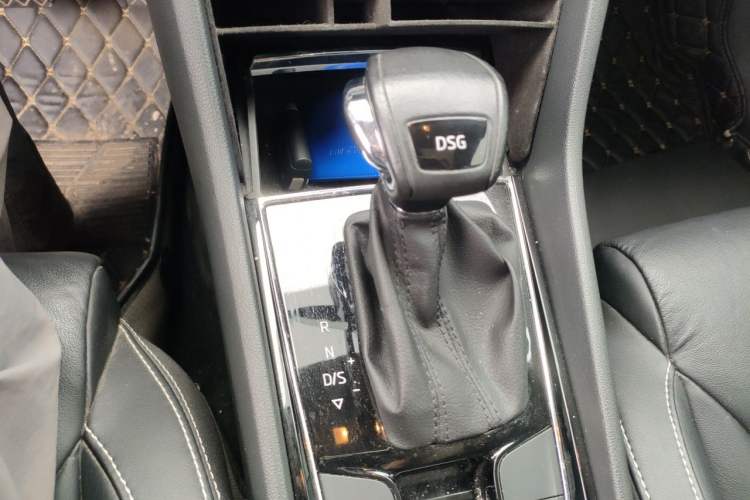 Used Skoda Kodiaq 2019 Facelifted TSI330 5-Seater Two-Wheel-Drive Luxury Enjoyment Edition China VI Standard Gear Lever
