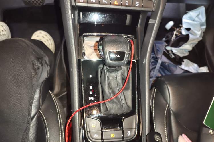 Used Skoda Kodiaq 2019 Facelifted TSI330 7-Seater Two-Wheel-Drive Luxury Enjoyment Edition China VI Standard Gear Lever