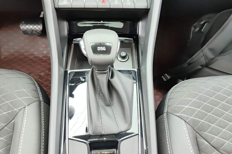 Used Skoda Kodiaq 2019 Restyled TSI330 5-Seater Two-Wheel Drive Comfort Version China VI Standard Gear Lever