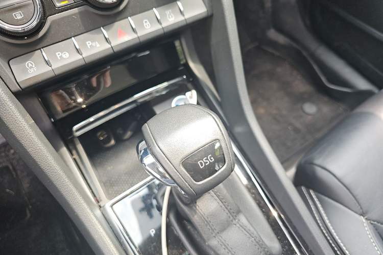 Used Skoda Kodiaq 2019 Facelifted TSI330 7-Seater Two-Wheel-Drive Luxury Enjoyment Edition China VI Standard Gear Lever