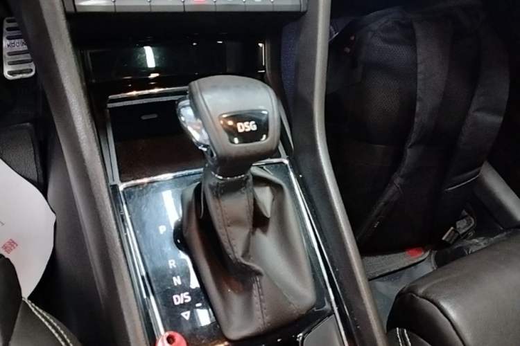 Used Skoda Kodiaq 2019 Facelifted TSI330 7-Seater Two-Wheel-Drive Luxury Enjoyment Edition China VI Standard Gear Lever