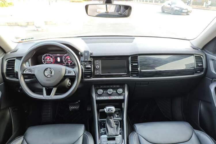 Used Skoda Kodiaq 2019 Facelifted TSI380 7-Seater All-Wheel-Drive Luxury Enjoyment Edition China VI Standard Interior 3