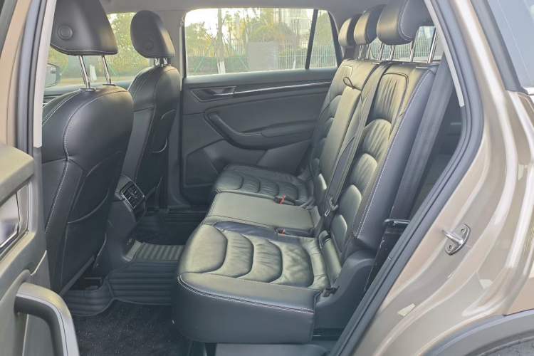 Used Skoda Kodiaq 2019 Facelifted TSI380 7-Seater All-Wheel-Drive Luxury Enjoyment Edition China VI Standard Interior 4