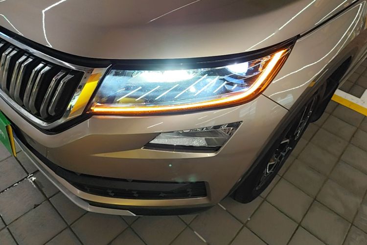 Used Skoda Kodiaq 2019 Facelifted TSI330 7-Seater Two-Wheel-Drive Luxury Enjoyment Edition China VI Standard Left Front Headlight