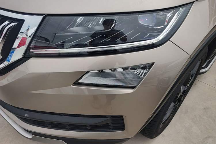 Used Skoda Kodiaq 2019 Facelifted TSI330 7-Seater Two-Wheel-Drive Luxury Enjoyment Edition China VI Standard Left Front Headlight