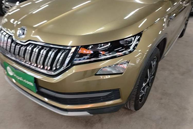 Used Skoda Kodiaq 2019 Facelifted TSI330 7-Seater Two-Wheel-Drive Luxury Enjoyment Edition China VI Standard Left Front Headlight