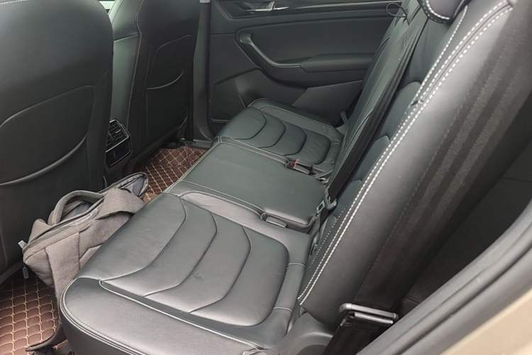 Used Skoda Kodiaq 2019 Facelifted TSI330 7-Seater Two-Wheel-Drive Luxury Enjoyment Edition China VI Standard Left Rear Seat