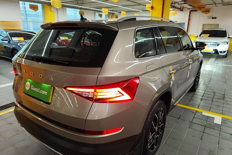 Used Skoda Kodiaq 2019 Facelifted TSI330 7-Seater Two-Wheel-Drive Luxury Enjoyment Edition China VI Standard Rear Right 45 Deg