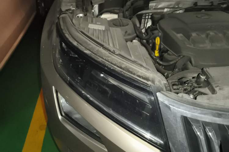 Used Skoda Kodiaq 2019 Facelifted TSI330 7-Seater Two-Wheel-Drive Deluxe Enjoyment Version China V Emission Standard Right Front Headlight