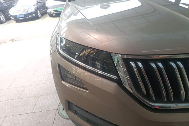 Used Skoda Kodiaq 2019 Facelifted TSI330 5-Seater Two-Wheel-Drive Luxury Enjoyment Edition China VI Standard Right Front Headlight