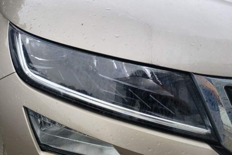 Used Skoda Kodiaq 2019 Facelifted TSI330 5-Seater Two-Wheel-Drive Luxury Enjoyment Edition China VI Standard Right Front Headlight