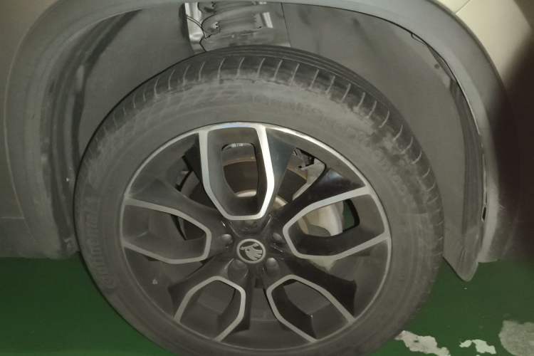 Used Skoda Kodiaq 2019 Facelifted TSI330 7-Seater Two-Wheel-Drive Deluxe Enjoyment Version China V Emission Standard Right Front Wheel Hub