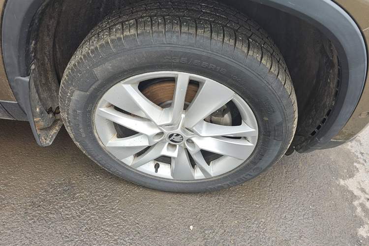 Used Skoda Kodiaq 2019 Facelifted TSI330 7-Seater Two-Wheel-Drive Luxury Enjoyment Edition China VI Standard Right Front Wheel Hub