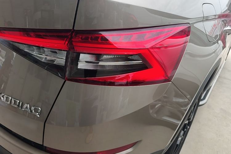 Used Skoda Kodiaq 2019 Facelifted TSI330 7-Seater Two-Wheel-Drive Luxury Enjoyment Edition China VI Standard Right Rear Taillight