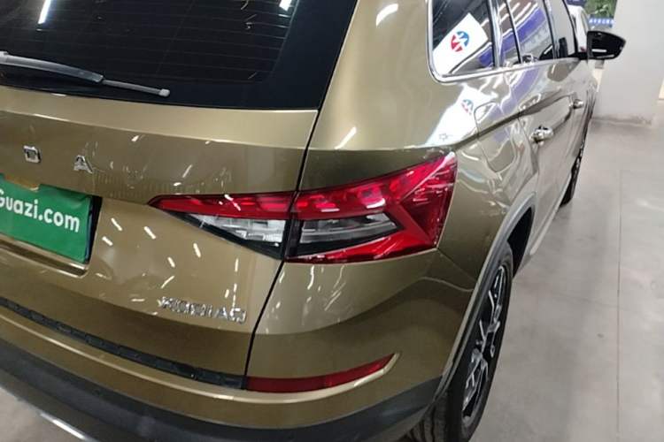 Used Skoda Kodiaq 2019 Facelifted TSI330 7-Seater Two-Wheel-Drive Luxury Enjoyment Edition China VI Standard Right Rear Taillight