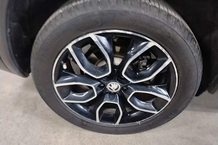 Used Skoda Kodiaq 2019 Facelifted TSI330 7-Seater Two-Wheel-Drive Luxury Enjoyment Edition China VI Standard Right Rear Wheel Hub
