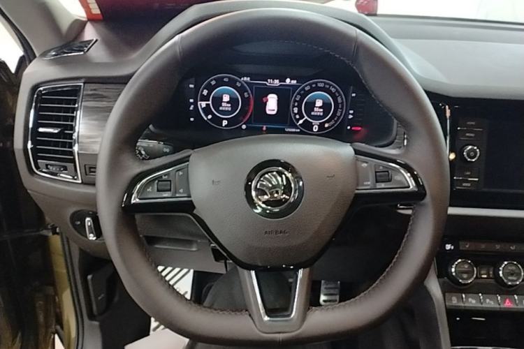 Used Skoda Kodiaq 2019 Facelifted TSI330 7-Seater Two-Wheel-Drive Luxury Enjoyment Edition China VI Standard Steering Wheel