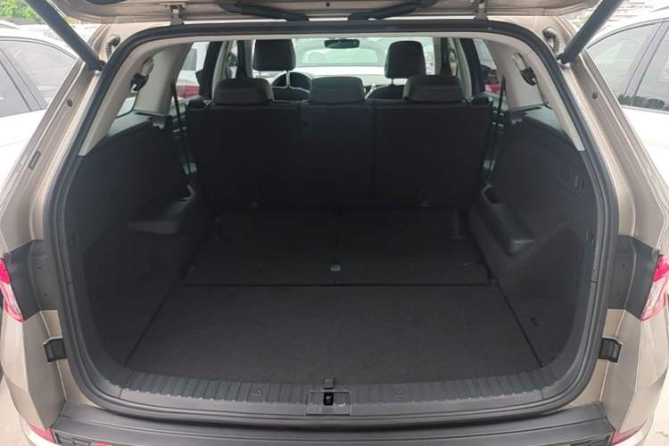 Used Skoda Kodiaq 2019 Facelifted TSI330 7-Seater Two-Wheel-Drive Luxury Enjoyment Edition China VI Standard Trunk
