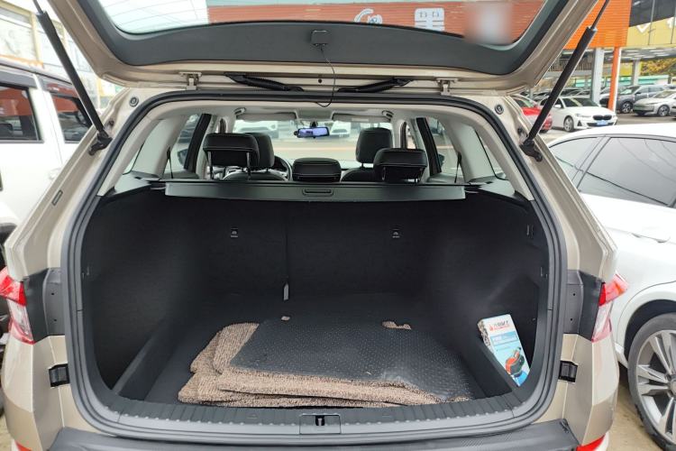 Used Skoda Kodiaq 2019 Restyled TSI330 5-Seater Two-Wheel Drive Comfort Version China VI Standard Trunk