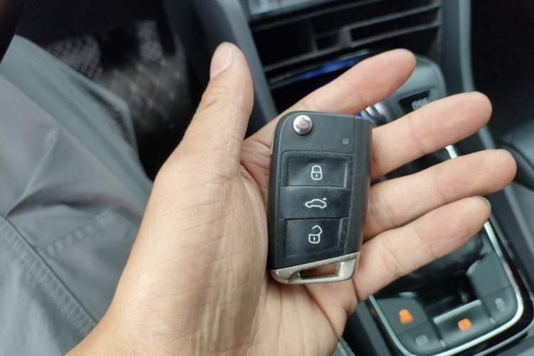 Used Skoda Kodiaq 2019 Facelifted TSI330 5-Seater Two-Wheel-Drive Luxury Enjoyment Edition China VI Standard Vehicle Key
