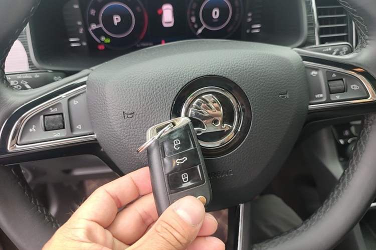 Used Skoda Kodiaq 2019 Facelifted TSI330 7-Seater Two-Wheel-Drive Luxury Enjoyment Edition China VI Standard Vehicle Key