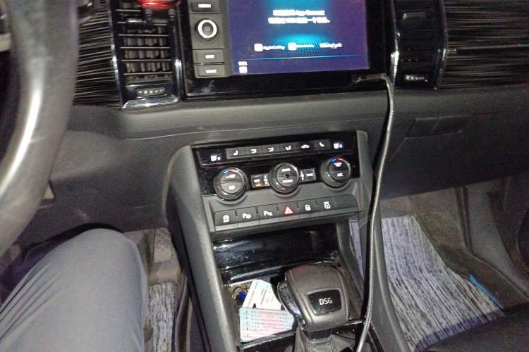 Used Skoda Kodiaq 2020 TSI330 7-Seater Two-Wheel-Drive Luxury Enjoyment Edition Audio And AC Panel