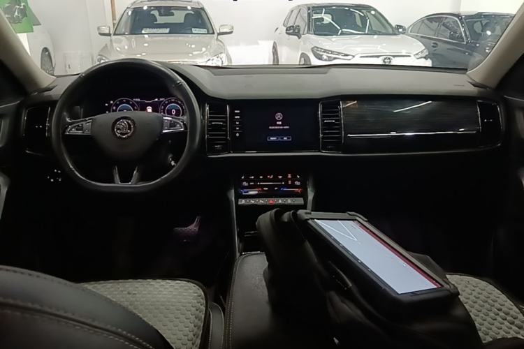 Used Skoda Kodiaq 2020 TSI330 7-Seater Two-Wheel-Drive Luxury Enjoyment Edition Center Console