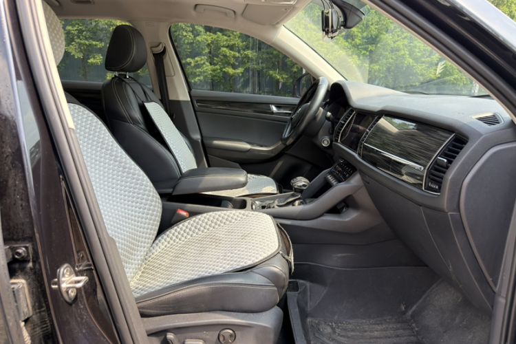 Used Skoda Kodiaq 2020 TSI330 7-Seater Two-Wheel-Drive Luxury Enjoyment Edition Interior 4