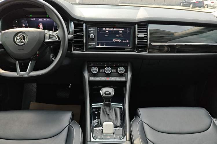 Used Skoda Kodiaq 2020 TSI330 7-Seater Two-Wheel-Drive Luxury Enjoyment Edition Audio And AC Panel
