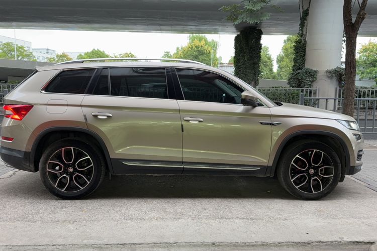 Used Skoda Kodiaq 2020 TSI330 7-Seater Two-Wheel-Drive Luxury Enjoyment Edition Exterior 2
