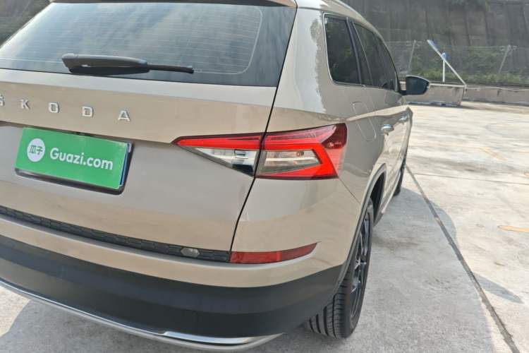 Used Skoda Kodiaq 2020 TSI330 7-Seater Two-Wheel-Drive Luxury Enjoyment Edition Exterior 3