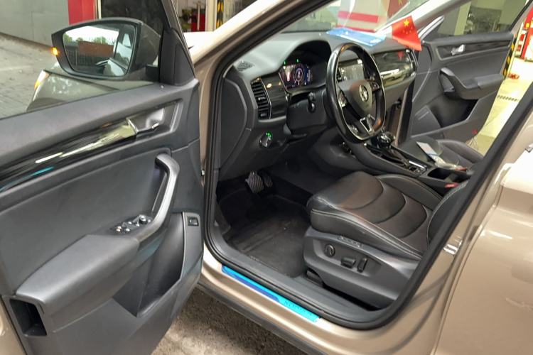 Used Skoda Kodiaq 2020 TSI330 7-Seater Two-Wheel-Drive Luxury Enjoyment Edition Interior 2