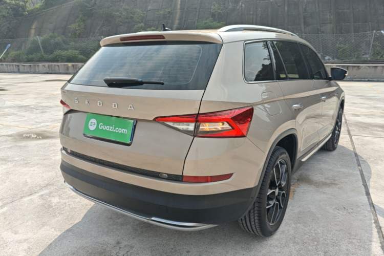 Used Skoda Kodiaq 2020 TSI330 7-Seater Two-Wheel-Drive Luxury Enjoyment Edition Rear Right 45 Deg