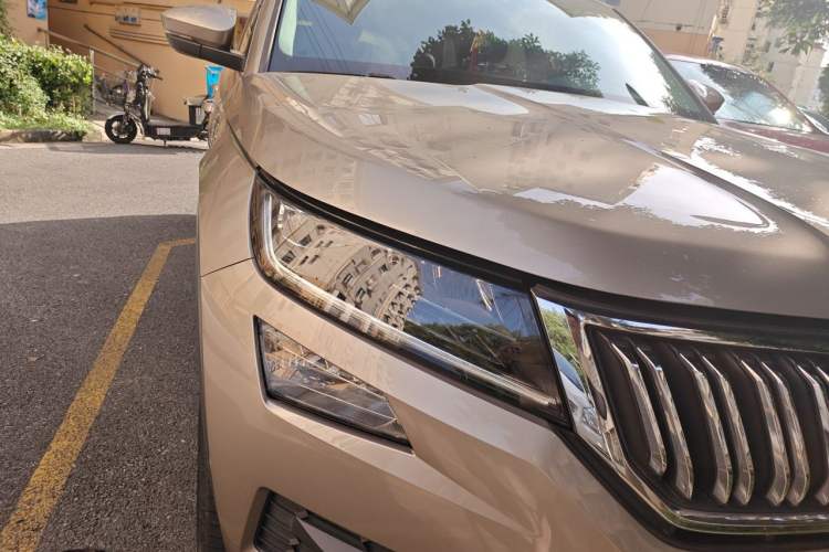 Used Skoda Kodiaq 2020 TSI330 5-Seat Two-Wheel Drive Deluxe Enjoyment Edition Right Front Headlight