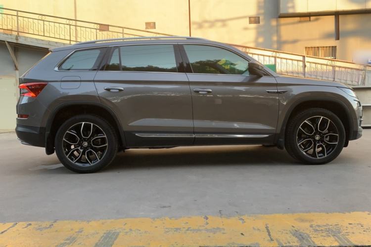 Used Skoda Kodiaq 2020 TSI330 7-Seater Two-Wheel-Drive Luxury Enjoyment Edition Exterior 2