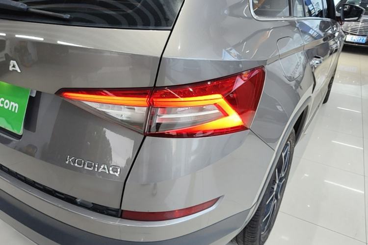 Used Skoda Kodiaq 2020 TSI330 7-Seater Two-Wheel-Drive Luxury Enjoyment Edition Exterior 3