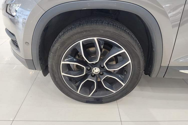 Used Skoda Kodiaq 2020 TSI330 7-Seater Two-Wheel-Drive Luxury Enjoyment Edition Exterior 4
