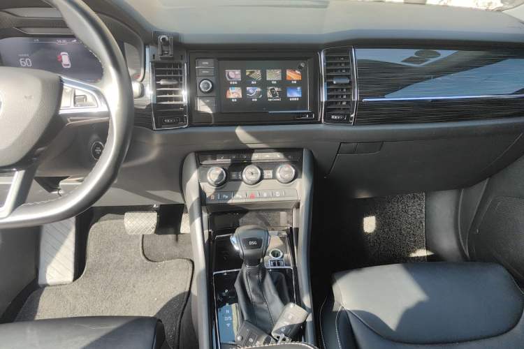 Used Skoda Kodiaq 2020 TSI330 7-Seater Two-Wheel-Drive Luxury Enjoyment Edition Audio And AC Panel