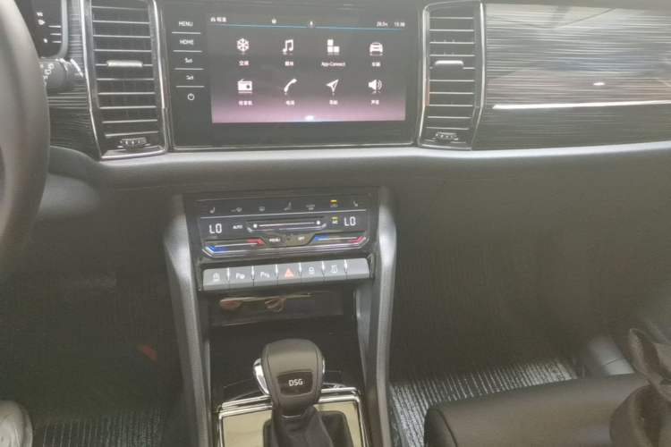 Used Skoda Kodiaq 2020 TSI330 7-Seater Two-Wheel-Drive Luxury Enjoyment Edition Audio And AC Panel