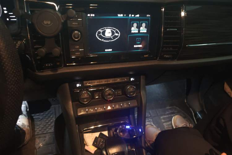 Used Skoda Kodiaq 2020 TSI330 5-Seat Two-Wheel Drive Deluxe Enjoyment Edition Audio And AC Panel