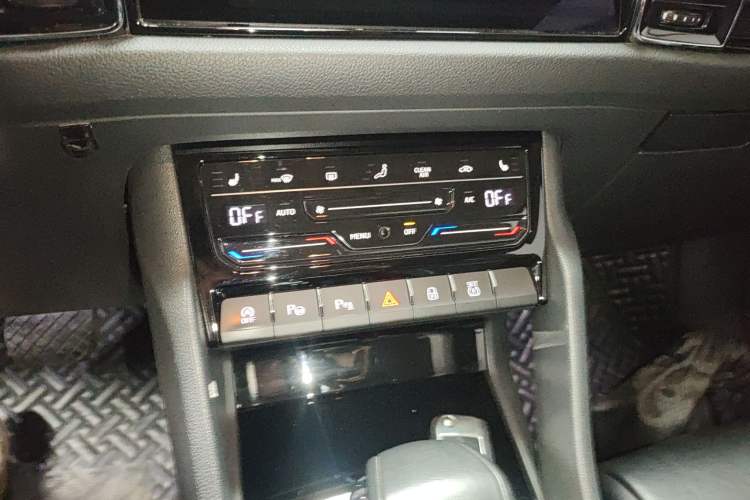 Used Skoda Kodiaq 2020 TSI330 5-Seat Two-Wheel Drive Deluxe Enjoyment Edition Audio And AC Panel