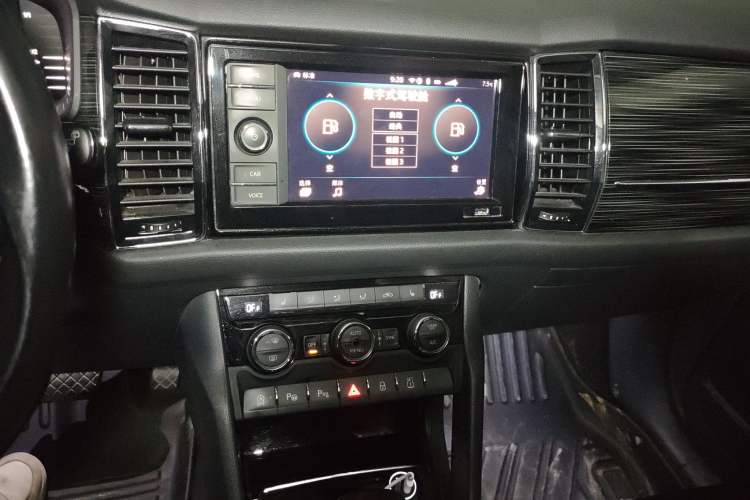 Used Skoda Kodiaq 2020 TSI330 7-Seater Two-Wheel-Drive Luxury Enjoyment Edition Audio And AC Panel