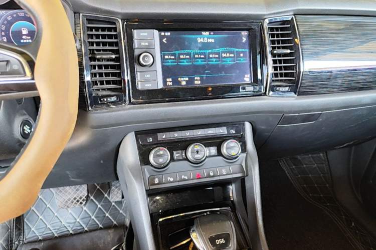 Used Skoda Kodiaq 2020 TSI330 7-Seater Two-Wheel-Drive Luxury Enjoyment Edition Audio And AC Panel