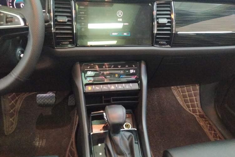 Used Skoda Kodiaq 2020 TSI330 7-Seater Two-Wheel-Drive Luxury Enjoyment Edition Audio And AC Panel