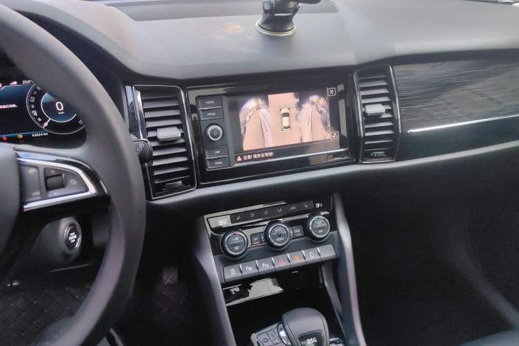 Used Skoda Kodiaq 2020 TSI330 7-Seater Two-Wheel-Drive Luxury Enjoyment Edition Audio And AC Panel