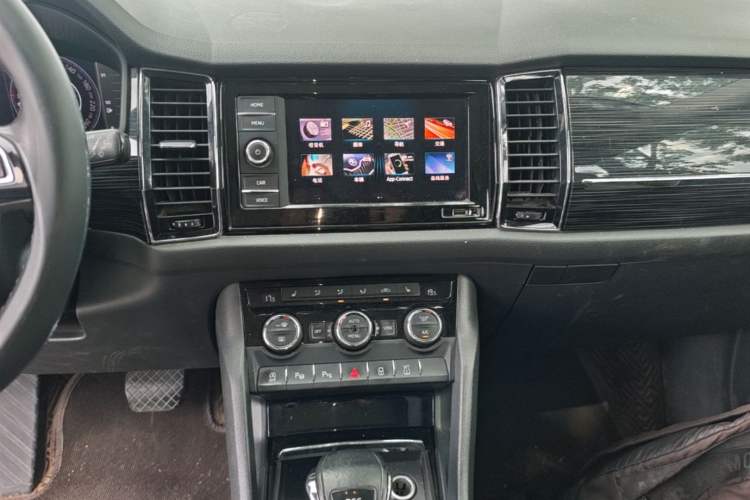 Used Skoda Kodiaq 2020 TSI330 5-Seat Two-Wheel Drive Deluxe Enjoyment Edition Audio And AC Panel