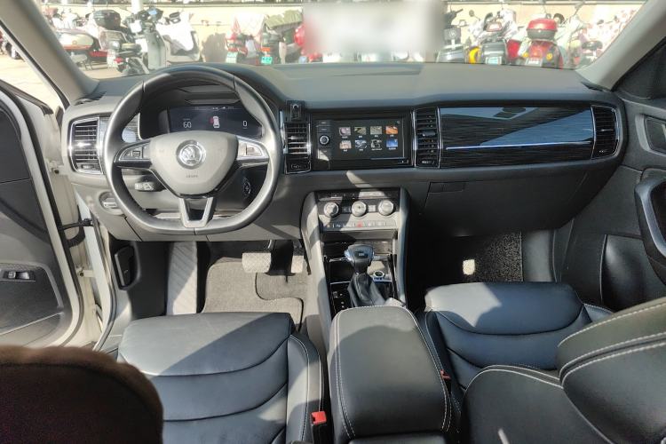 Used Skoda Kodiaq 2020 TSI330 7-Seater Two-Wheel-Drive Luxury Enjoyment Edition Center Console