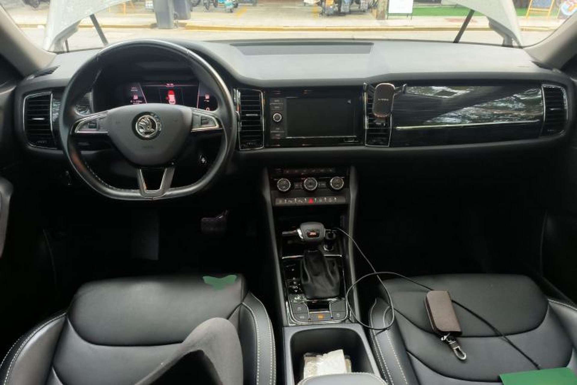 Used Skoda Kodiaq 2020 TSI330 5-Seat Two-Wheel Drive Deluxe Enjoyment Edition Center Console